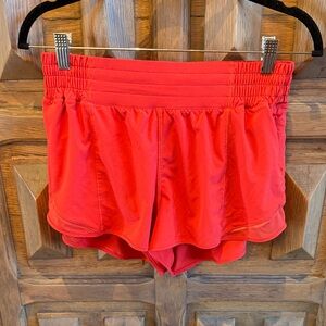 Lululemon Vibrant Redish orange Hotty Hot High-Rise Lined 4 in, size 8